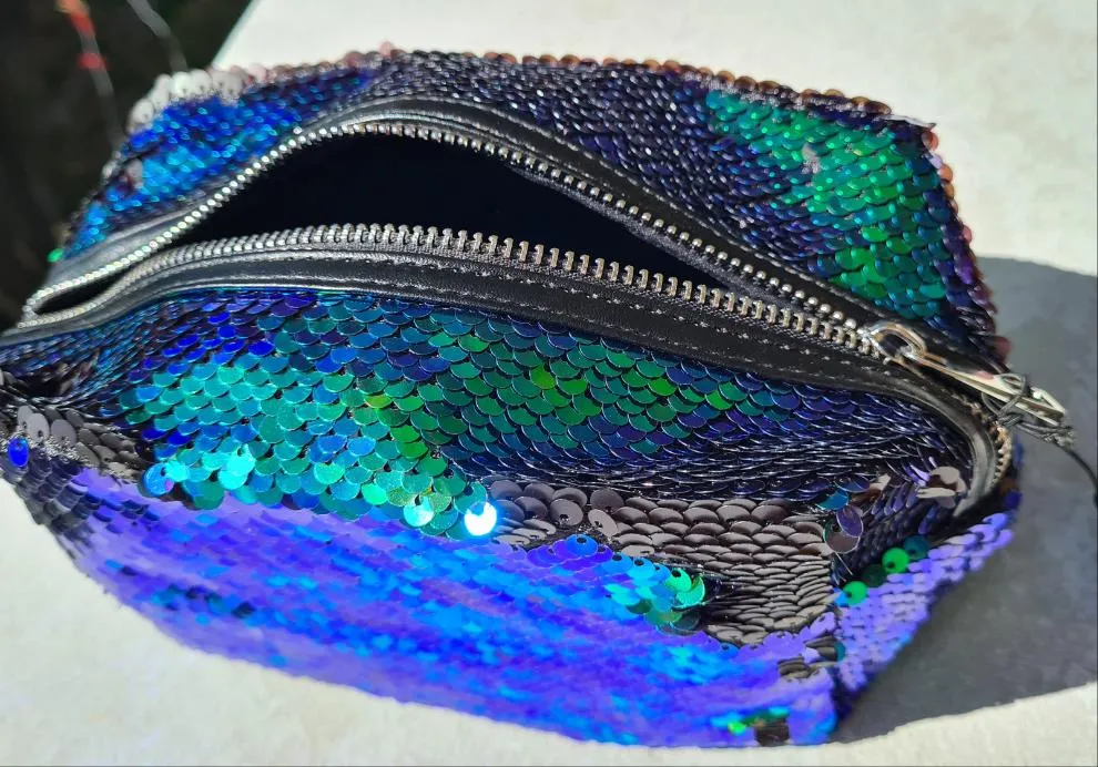 FUNKY HOLOGRAPHIC MAKE UP BAG