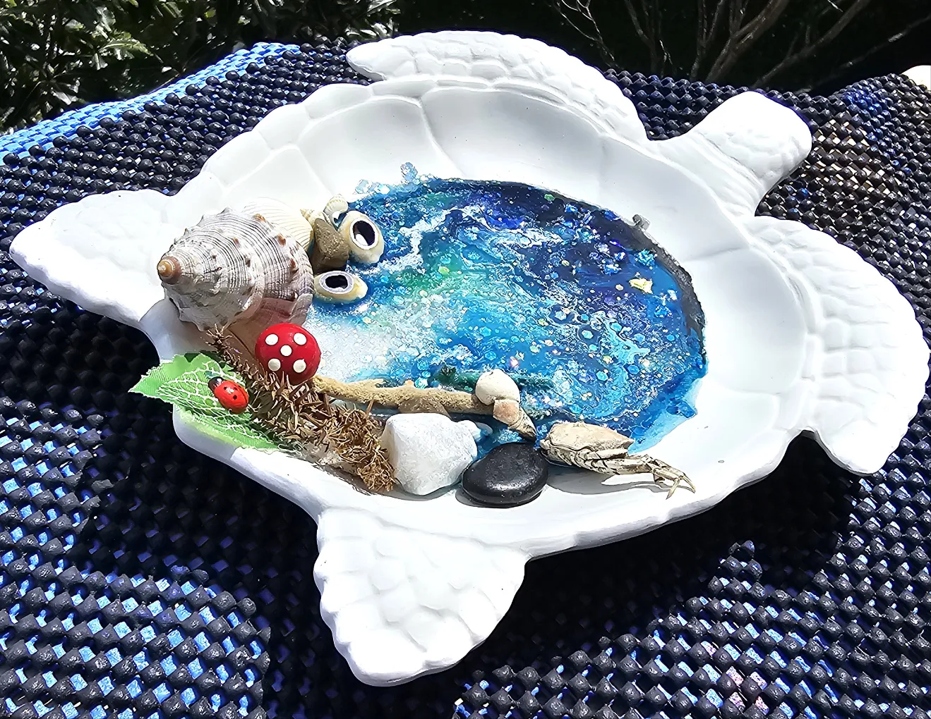 HANDMDE TURTLE BEACHY SCENE DISH