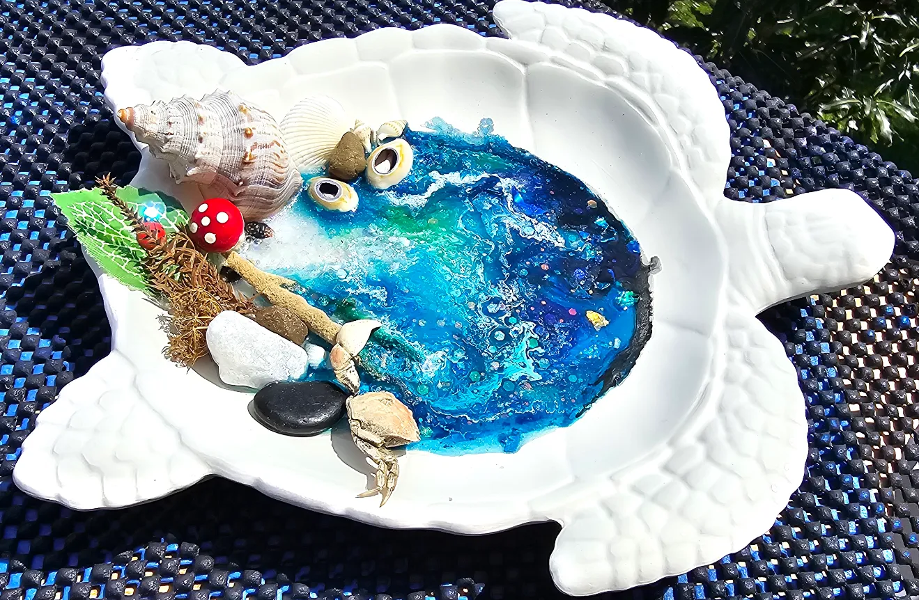 HANDMDE TURTLE BEACHY SCENE DISH