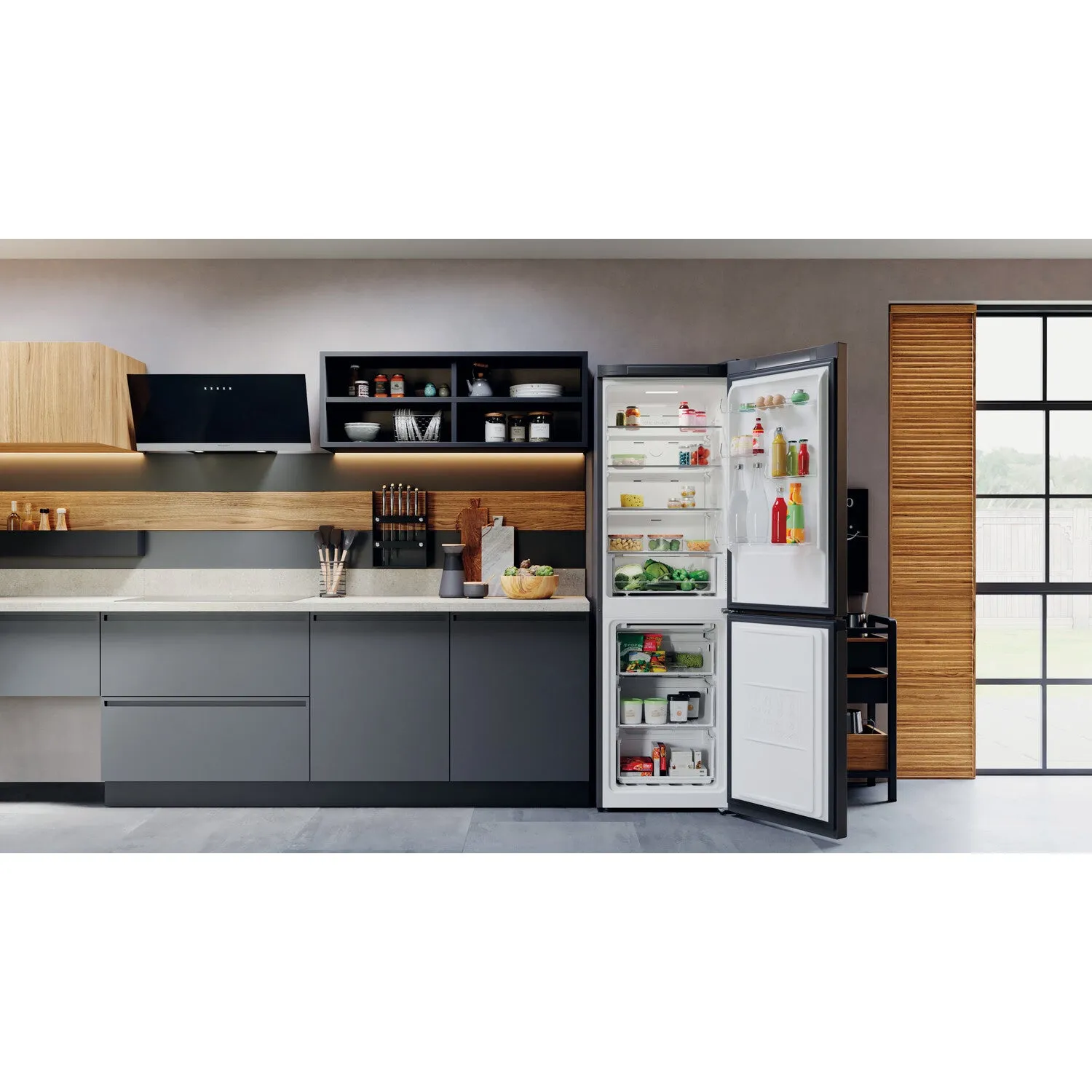 Hotpoint H5X 82O SK Freestanding 335L Fridge Freezer - Black, E Rated