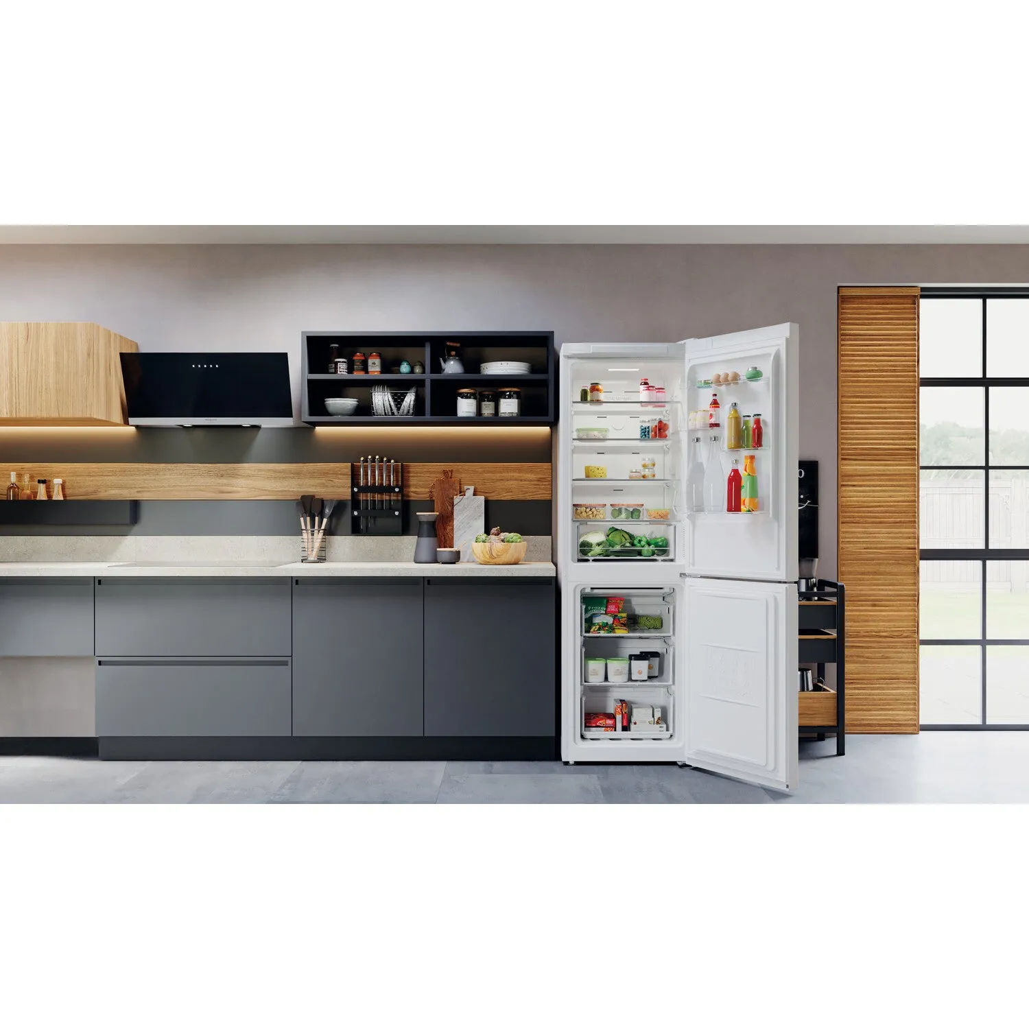 Hotpoint H5X 82O W Freestanding 335L Fridge Freezer - White