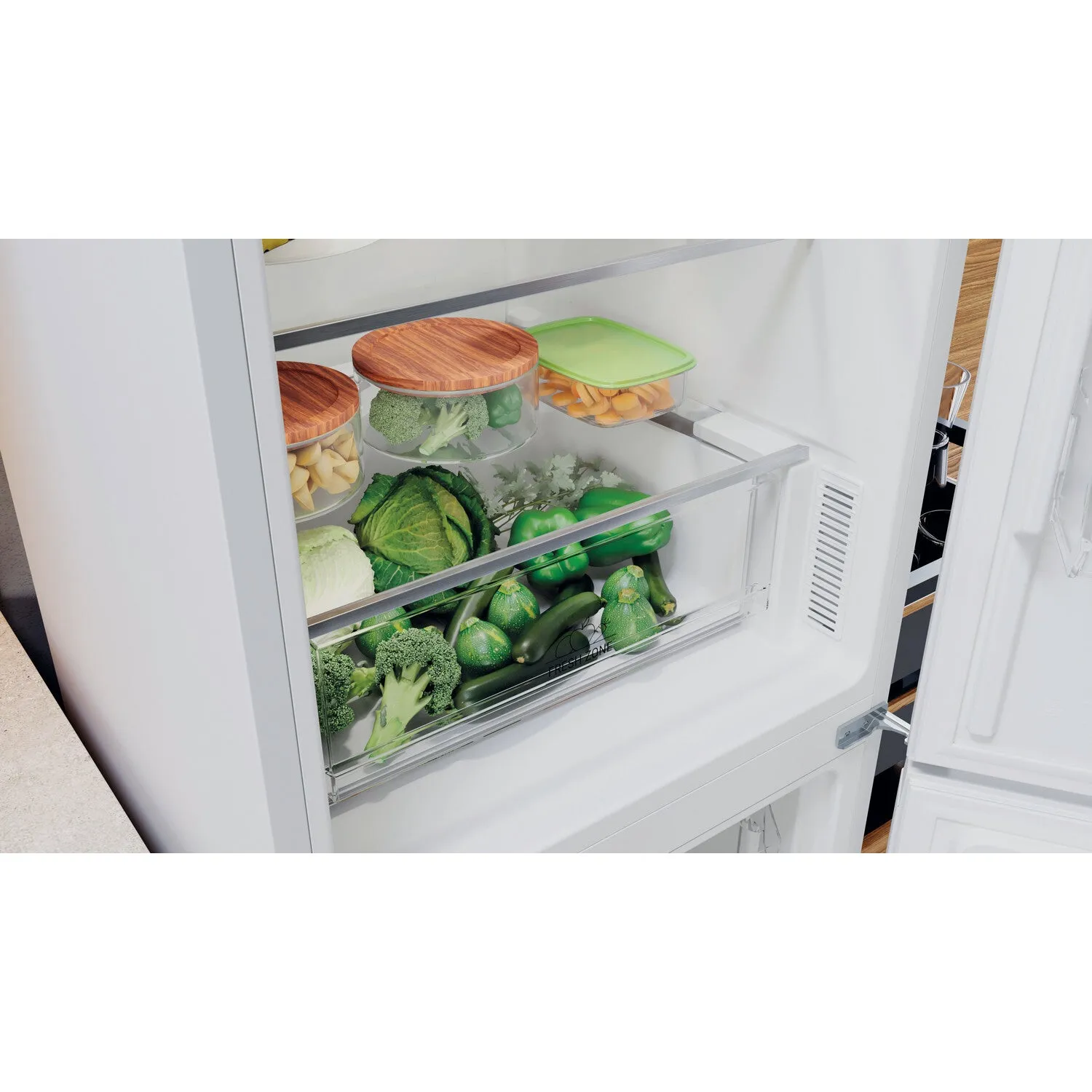 Hotpoint H5X 82O W Freestanding 335L Fridge Freezer - White