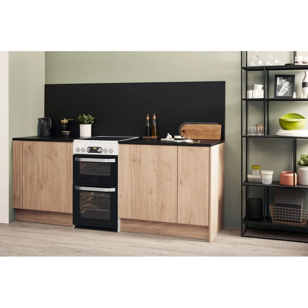 Hotpoint HD5V93CCW Freestanding Electric Ceramic Cooker - White