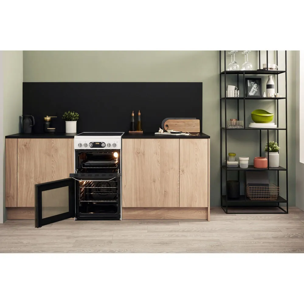 Hotpoint HD5V93CCW Freestanding Electric Ceramic Cooker - White