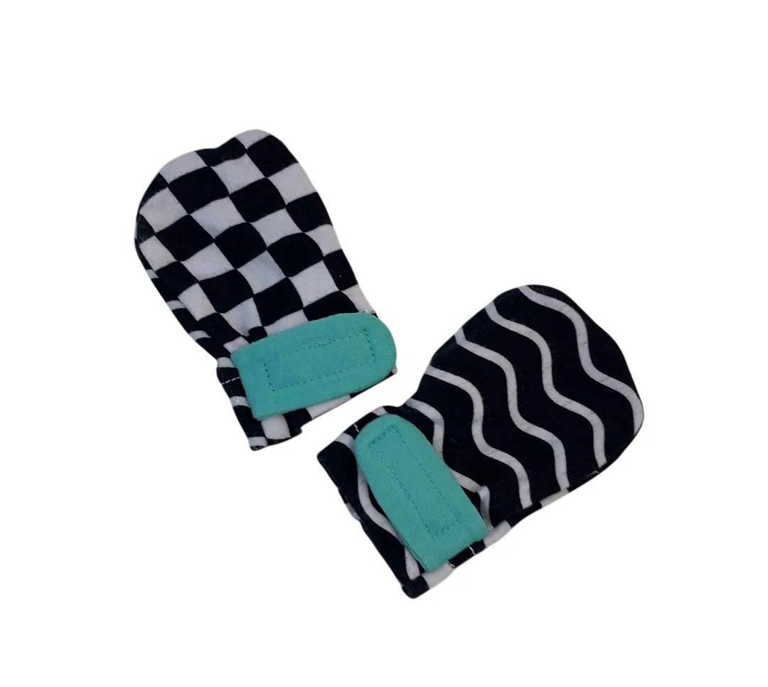 Lovevery The Looker Play Kit