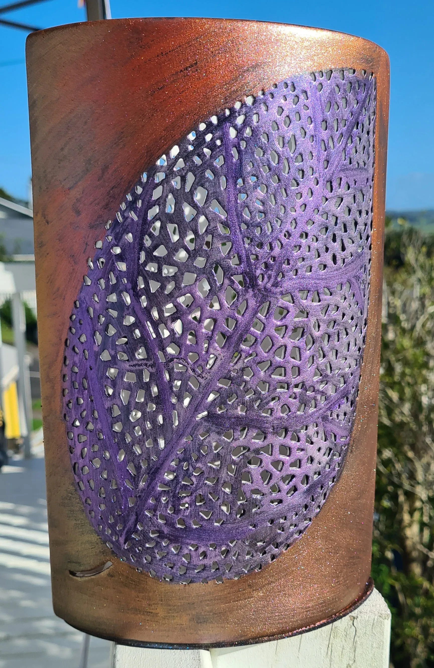 PAINTED LEAF CERAMIC LAMP