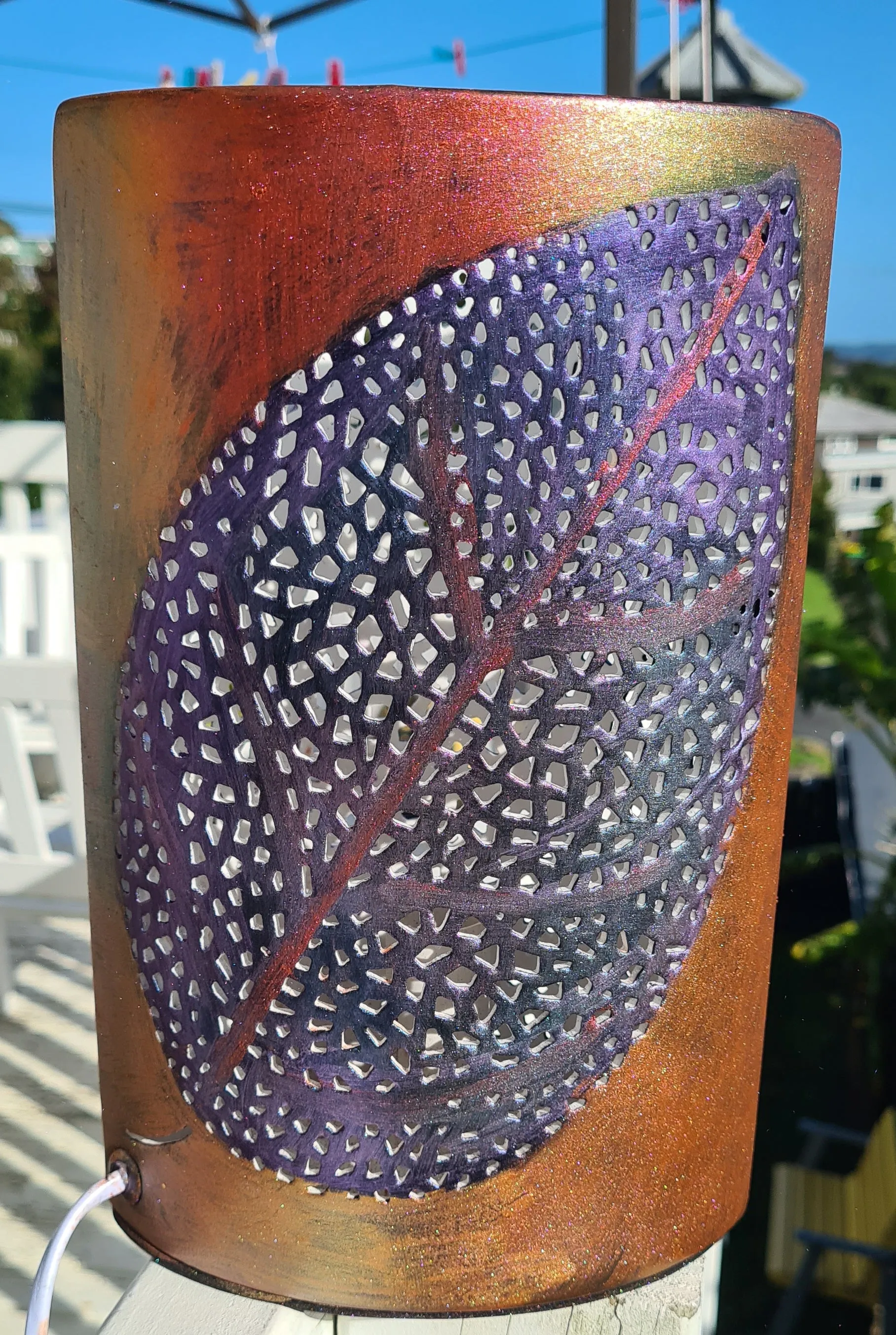 PAINTED LEAF CERAMIC LAMP