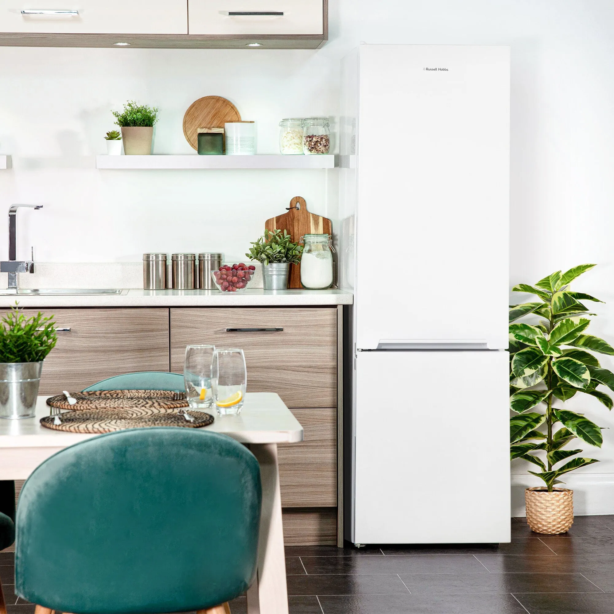 Russell Hobbs RH54FF180 fridge-freezer Freestanding 288 L F White