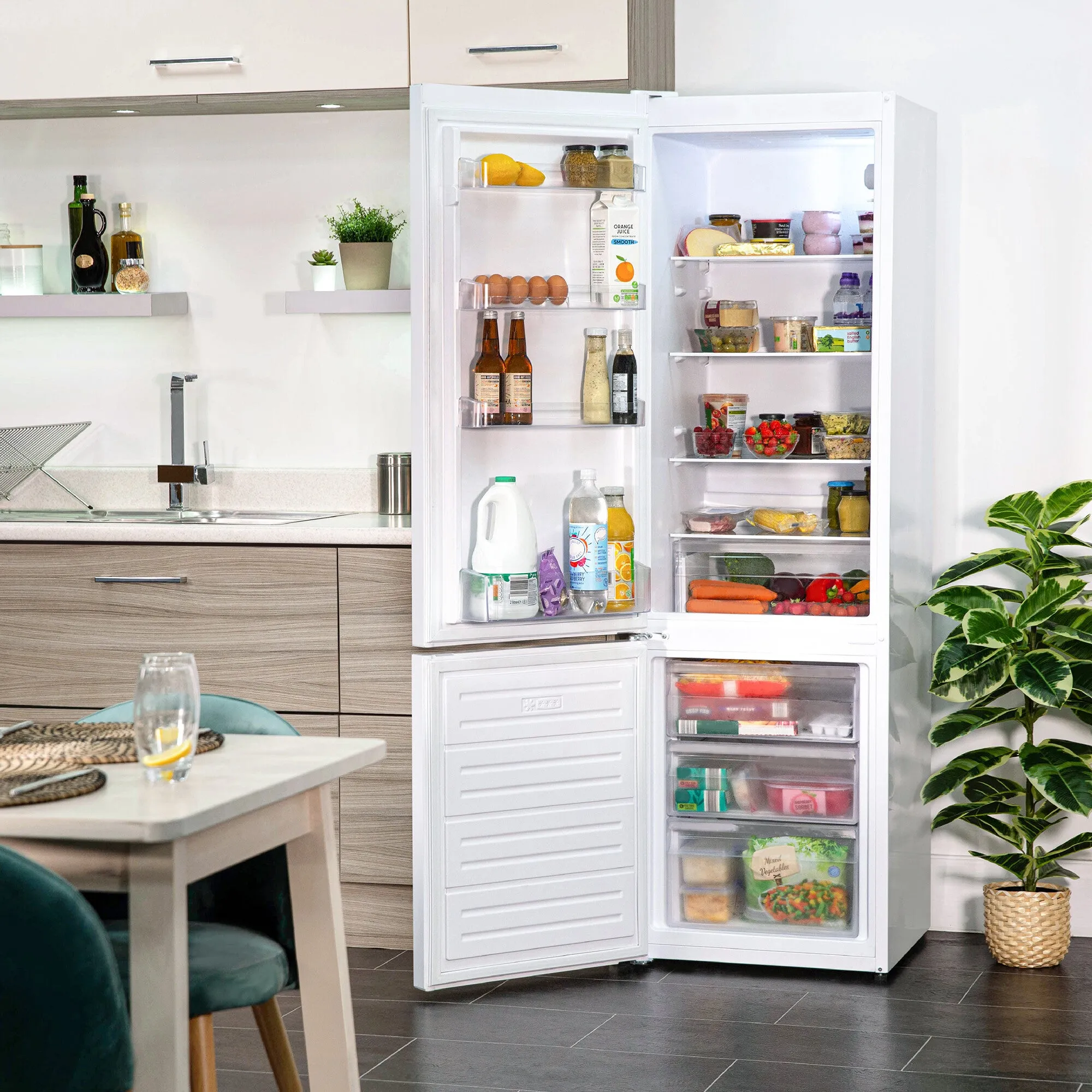 Russell Hobbs RH54FF180 fridge-freezer Freestanding 288 L F White