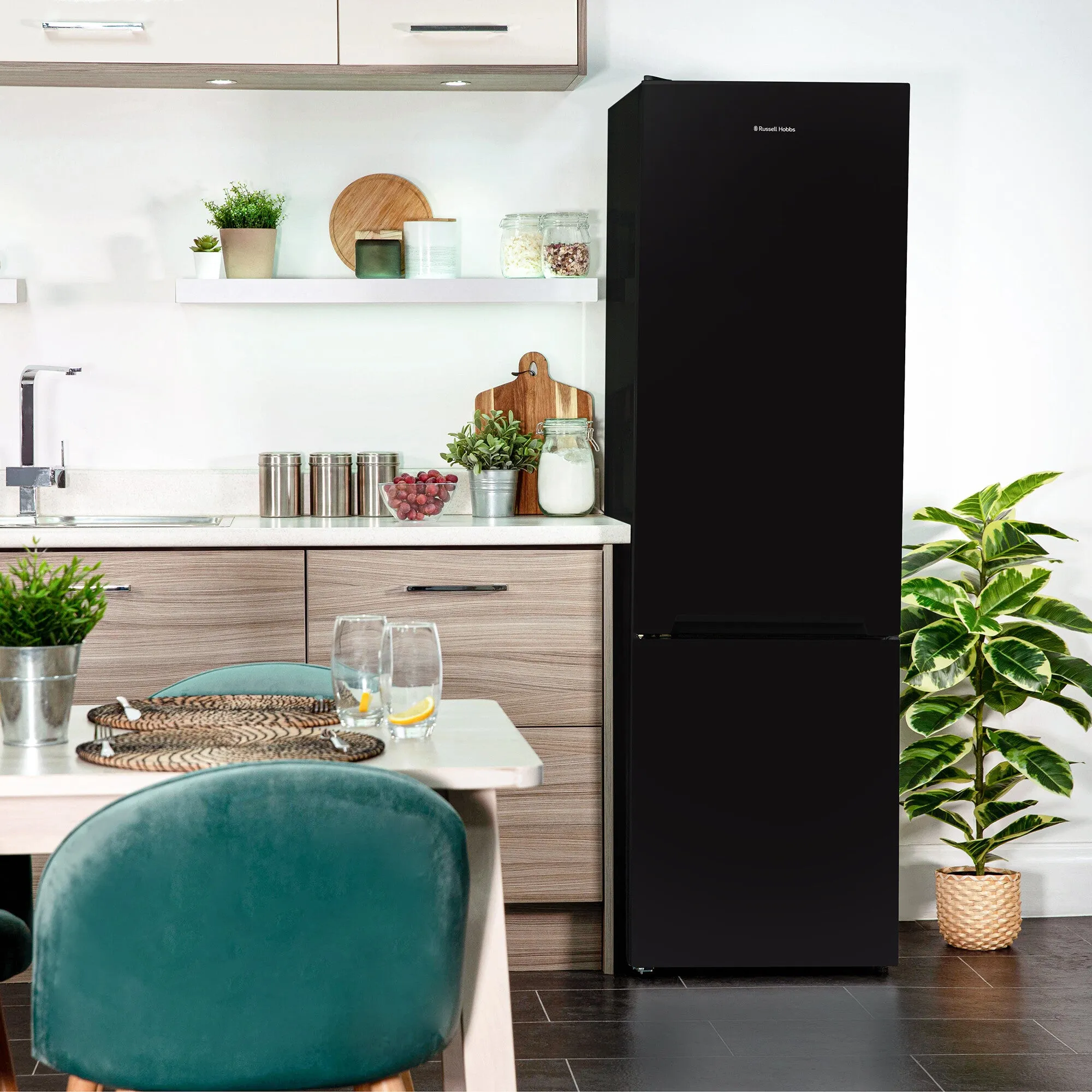 Russell Hobbs RH54FF180B fridge-freezer Freestanding 288 L F Black