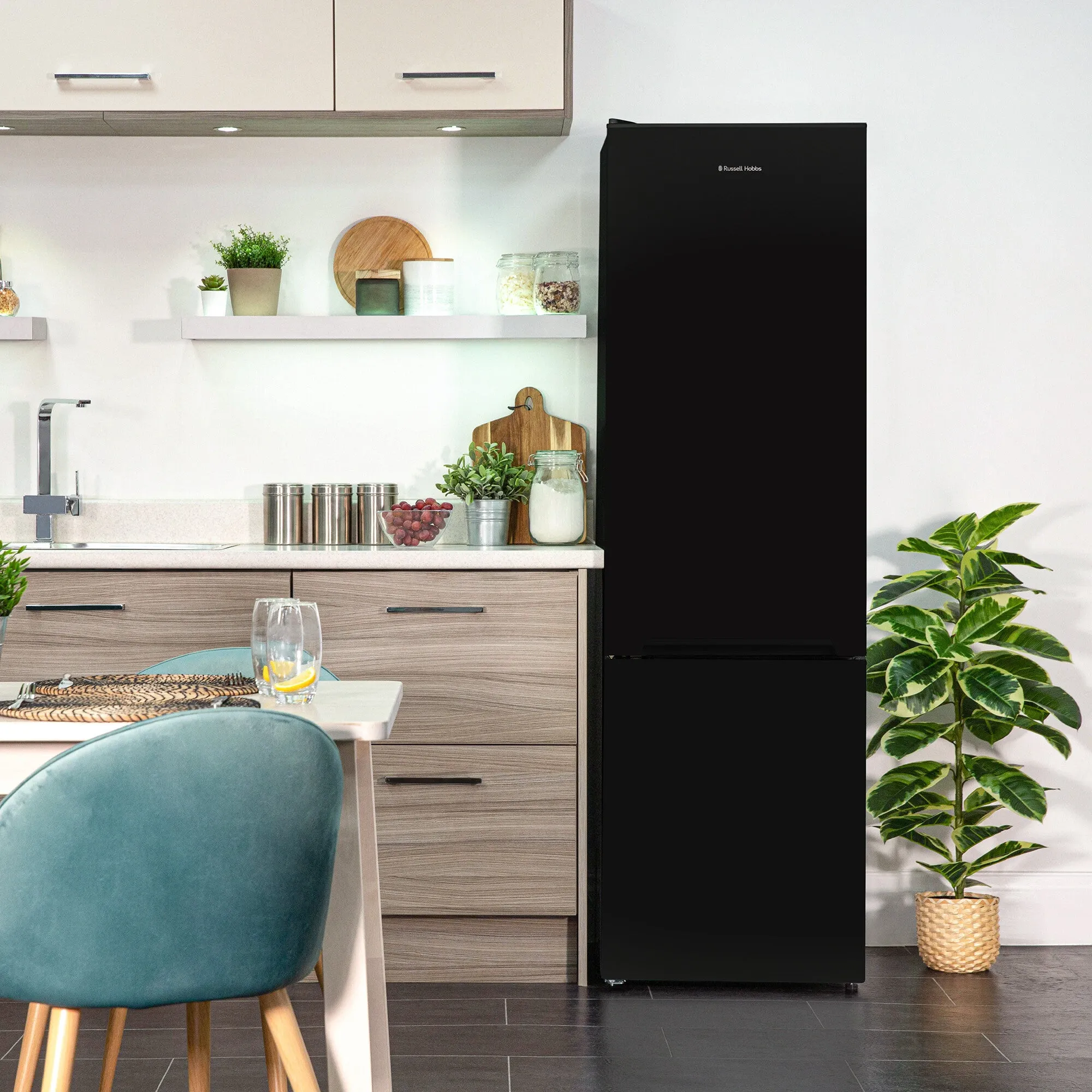 Russell Hobbs RH54FF180B fridge-freezer Freestanding 288 L F Black
