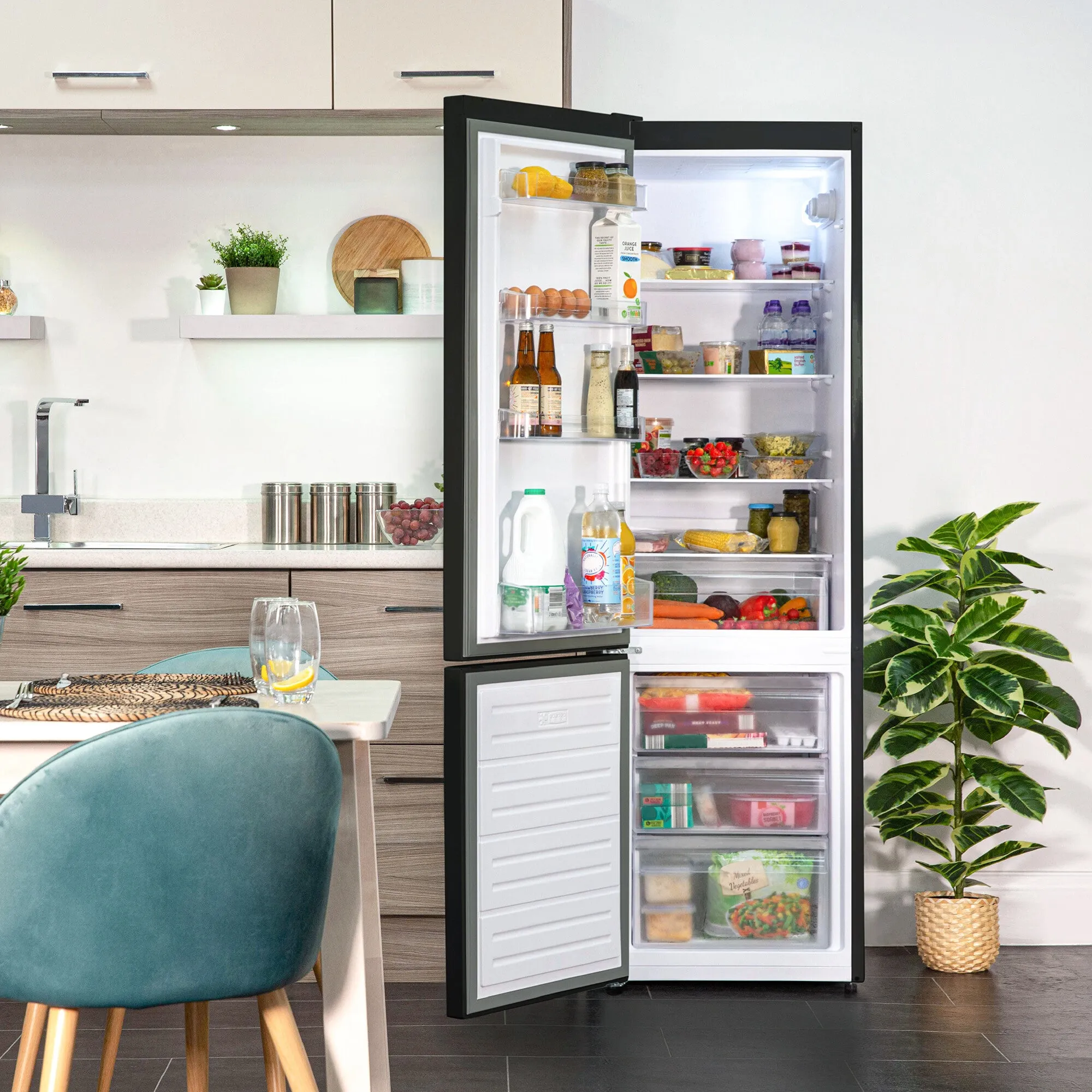 Russell Hobbs RH54FF180B fridge-freezer Freestanding 288 L F Black