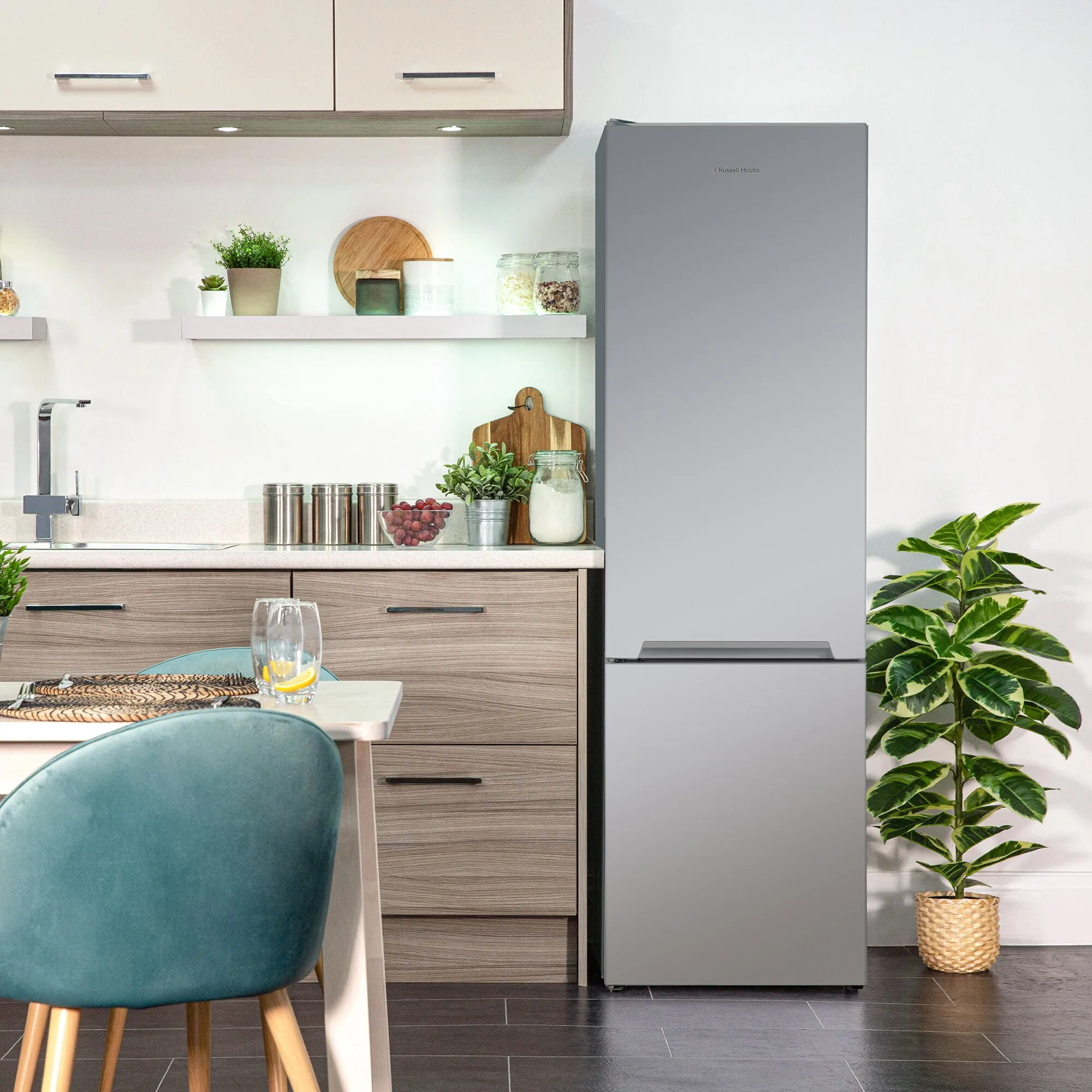 Russell Hobbs RH54FF180S fridge-freezer Freestanding 288 L F Silver