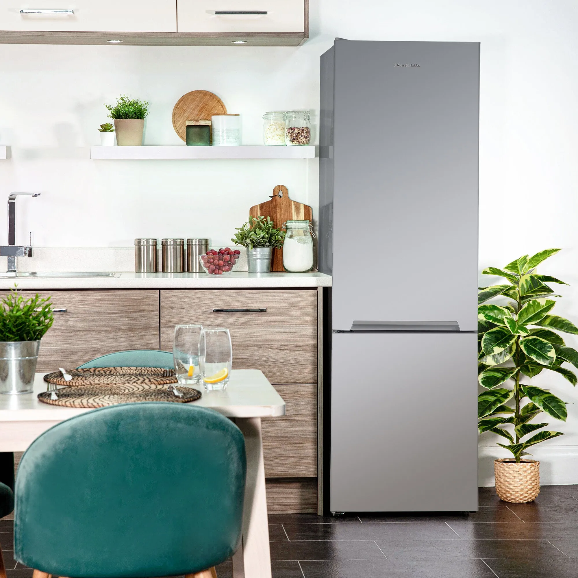 Russell Hobbs RH54FF180S fridge-freezer Freestanding 288 L F Silver