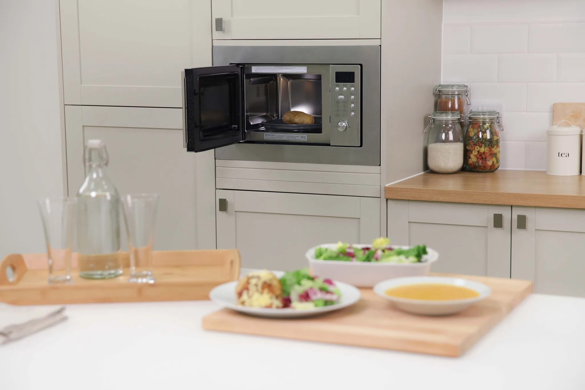 Russell Hobbs RHBM2001 microwave Stainless steel Solo microwave Built-in 20 L 800 W