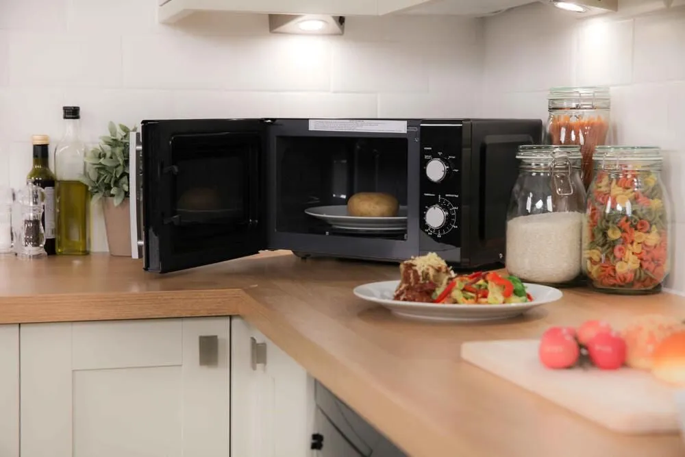 Russell Hobbs RHM2060B microwave Black Combination microwave Countertop 20 L 800 W