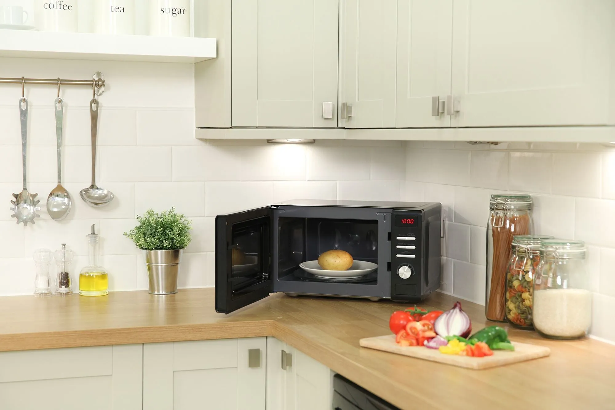 Russell Hobbs RHM2064B microwave Black Solo microwave Countertop 20 L 800 W