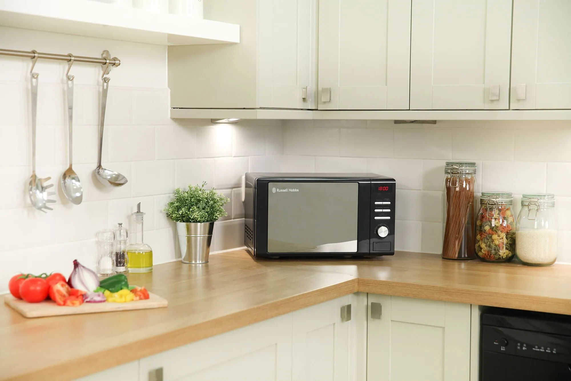 Russell Hobbs RHM2064B microwave Black Solo microwave Countertop 20 L 800 W