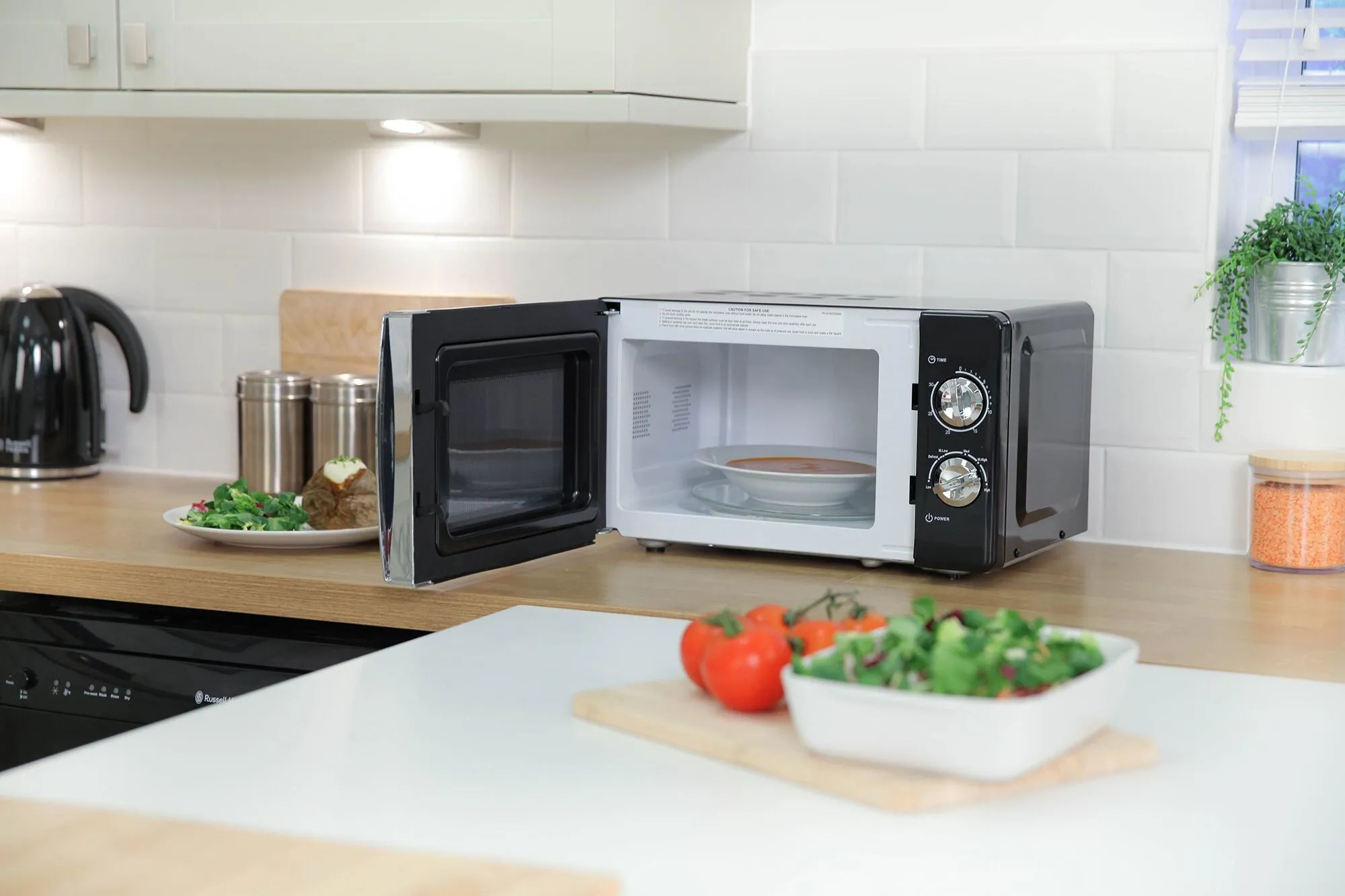 Russell Hobbs RHMM701B-N microwave Black Solo microwave Countertop 17 L 700 W