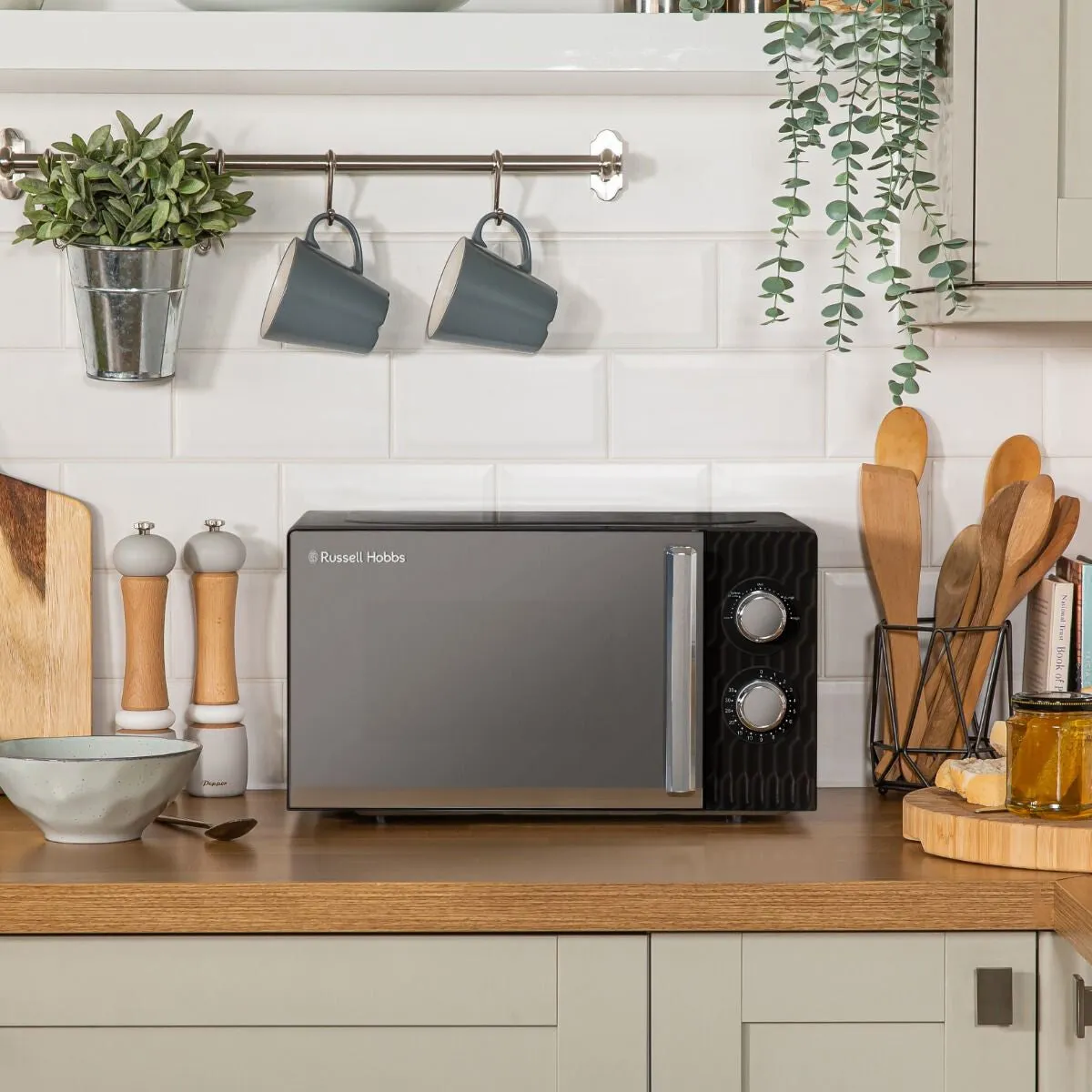 Russell Hobbs RHMM715B microwave Black Solo microwave Countertop 17 L 700 W