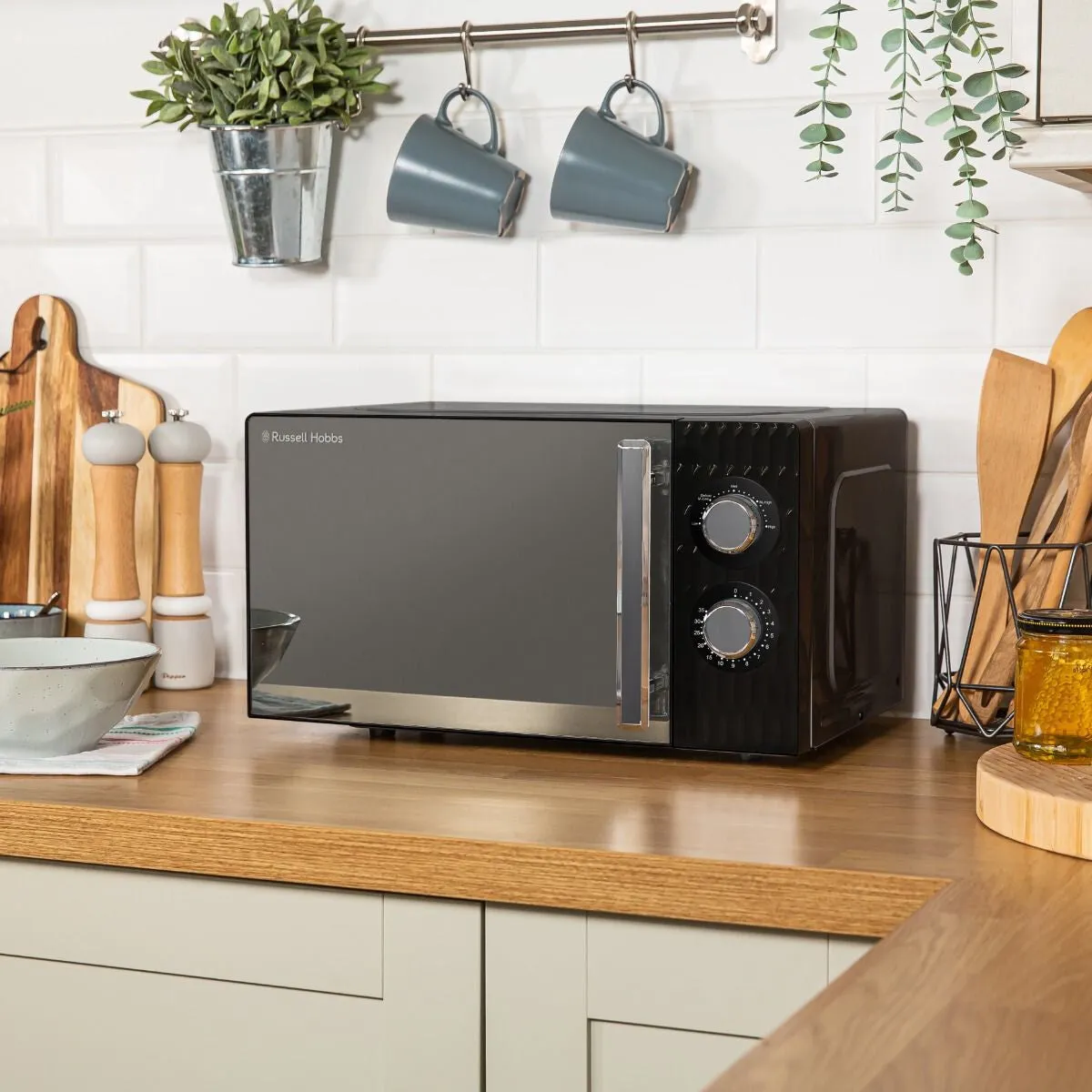 Russell Hobbs RHMM715B microwave Black Solo microwave Countertop 17 L 700 W