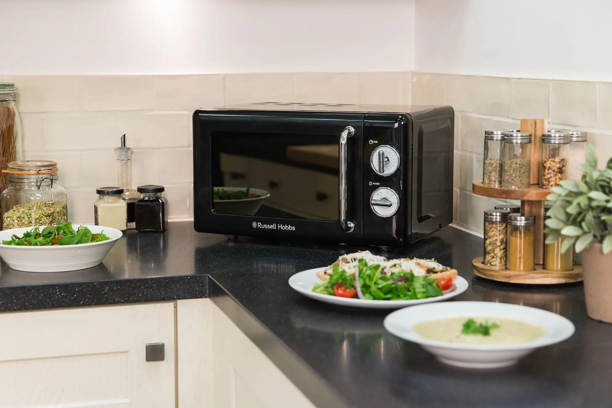Russell Hobbs RHRETMM705B-N microwave Black Solo microwave Countertop 17 L 700 W