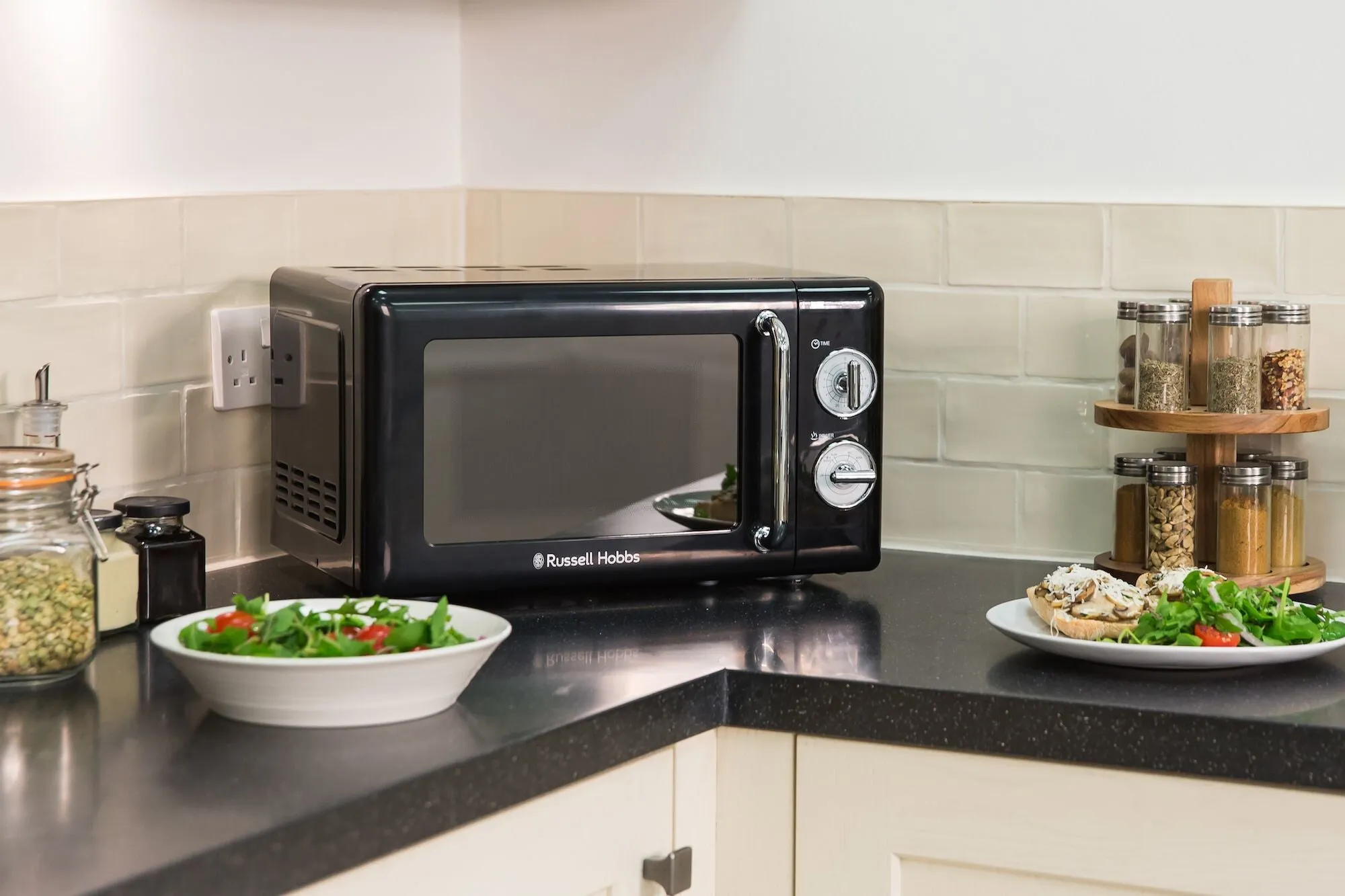 Russell Hobbs RHRETMM705B-N microwave Black Solo microwave Countertop 17 L 700 W
