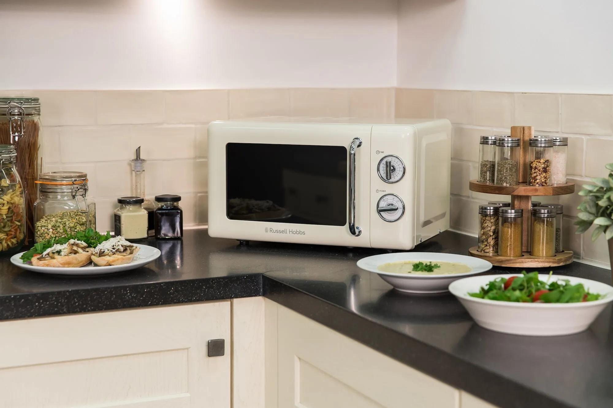 Russell Hobbs RHRETMM705C-N microwave Cream Solo microwave Countertop 17 L 700 W