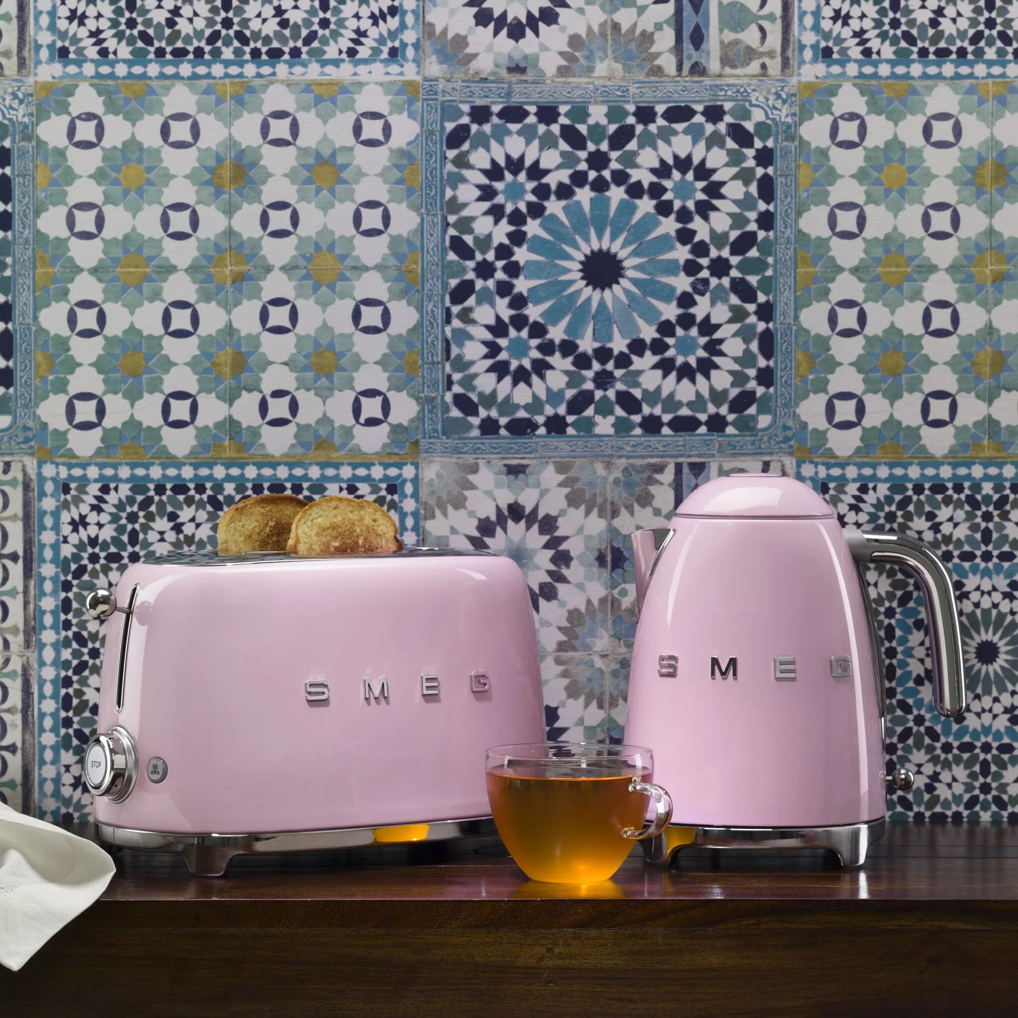 Smeg TSF03PKUK toaster 4 4 slice(s) 2000 W Pink