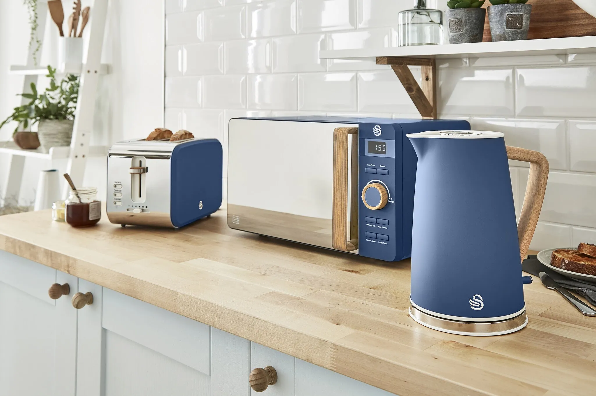 Swan SK14610BLUN electric kettle 1.7 L 3000 W Blue