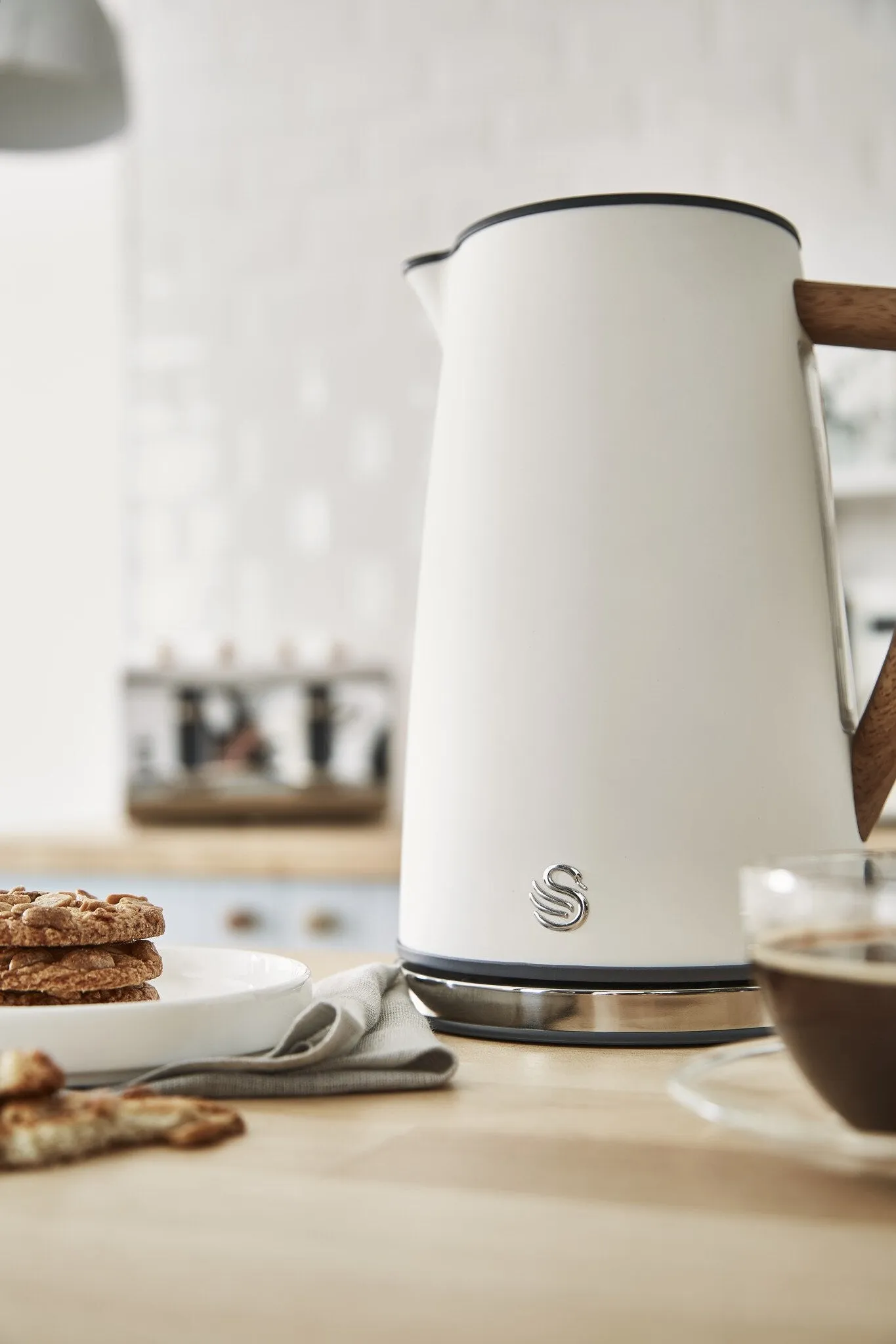 Swan SK14610WHTN electric kettle 1.7 L 3000 W White