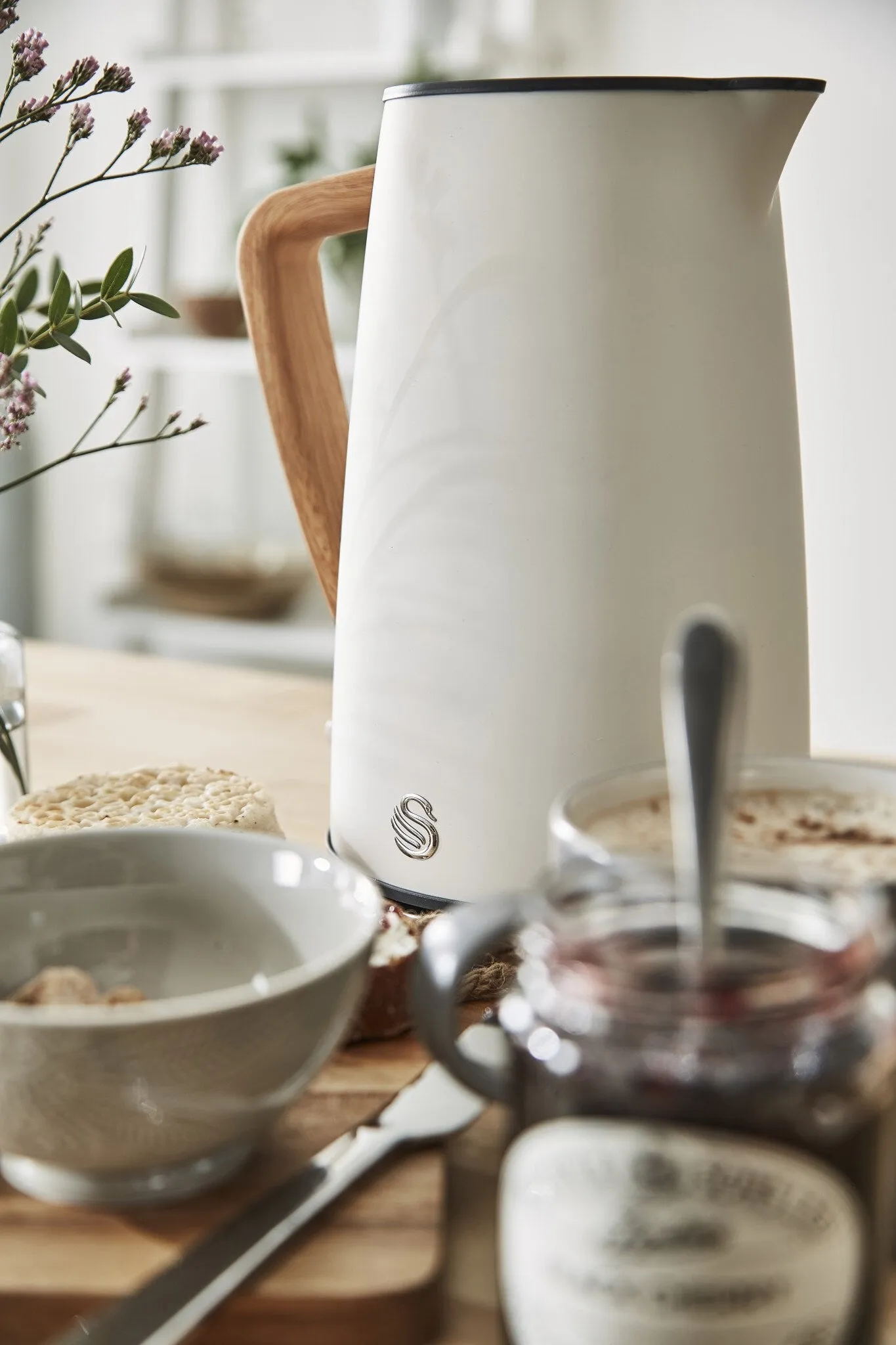 Swan SK14610WHTN electric kettle 1.7 L 3000 W White