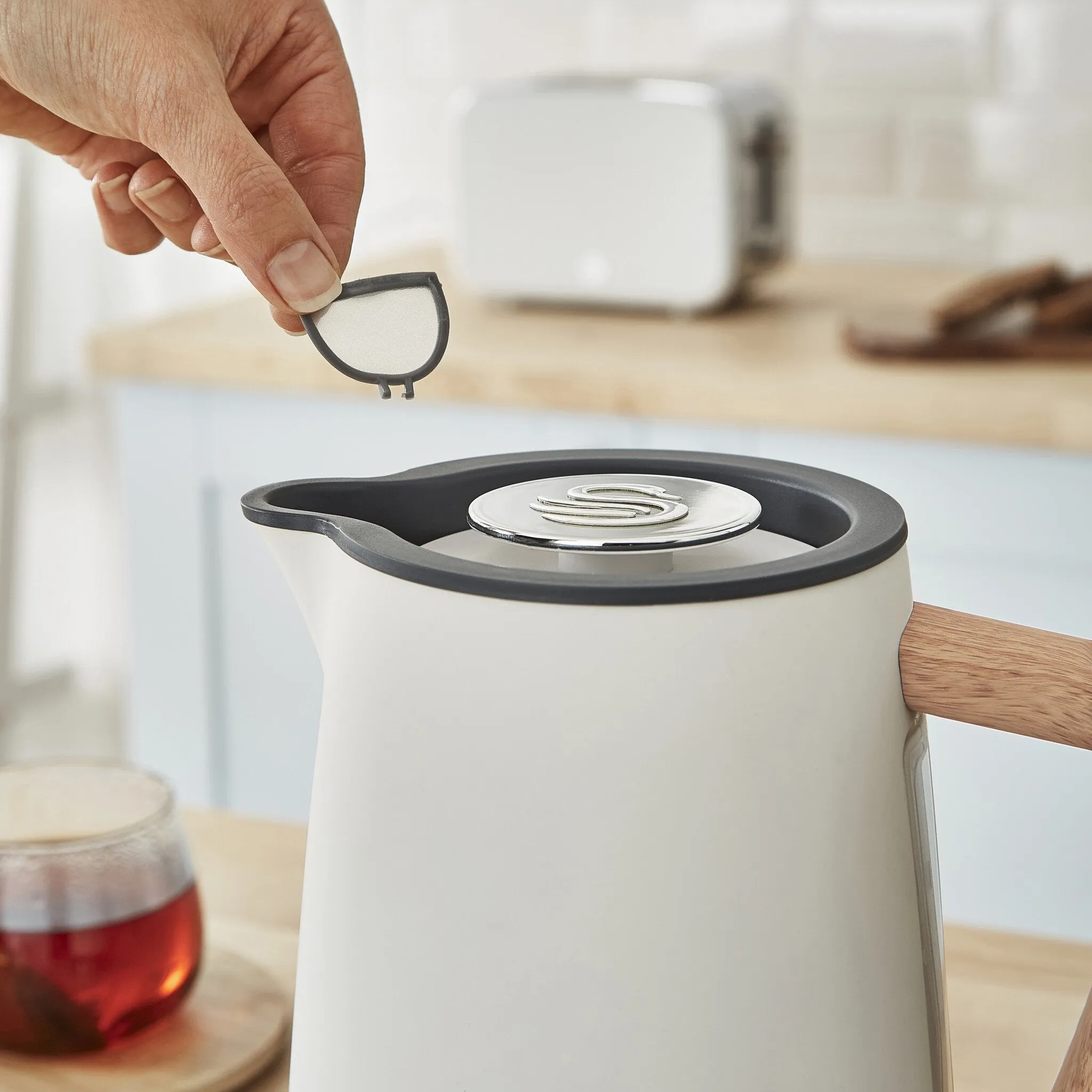 Swan SK14610WHTN electric kettle 1.7 L 3000 W White