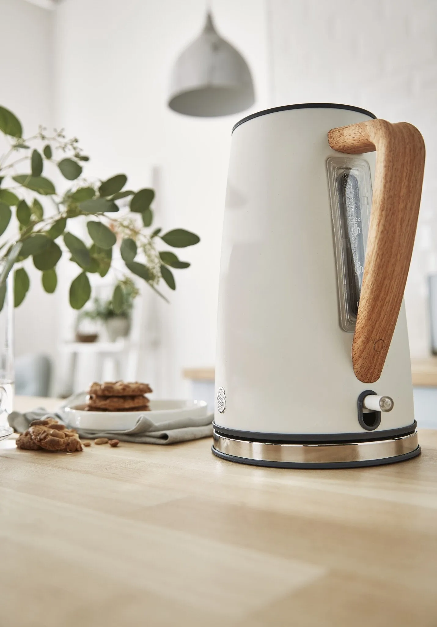 Swan SK14610WHTN electric kettle 1.7 L 3000 W White