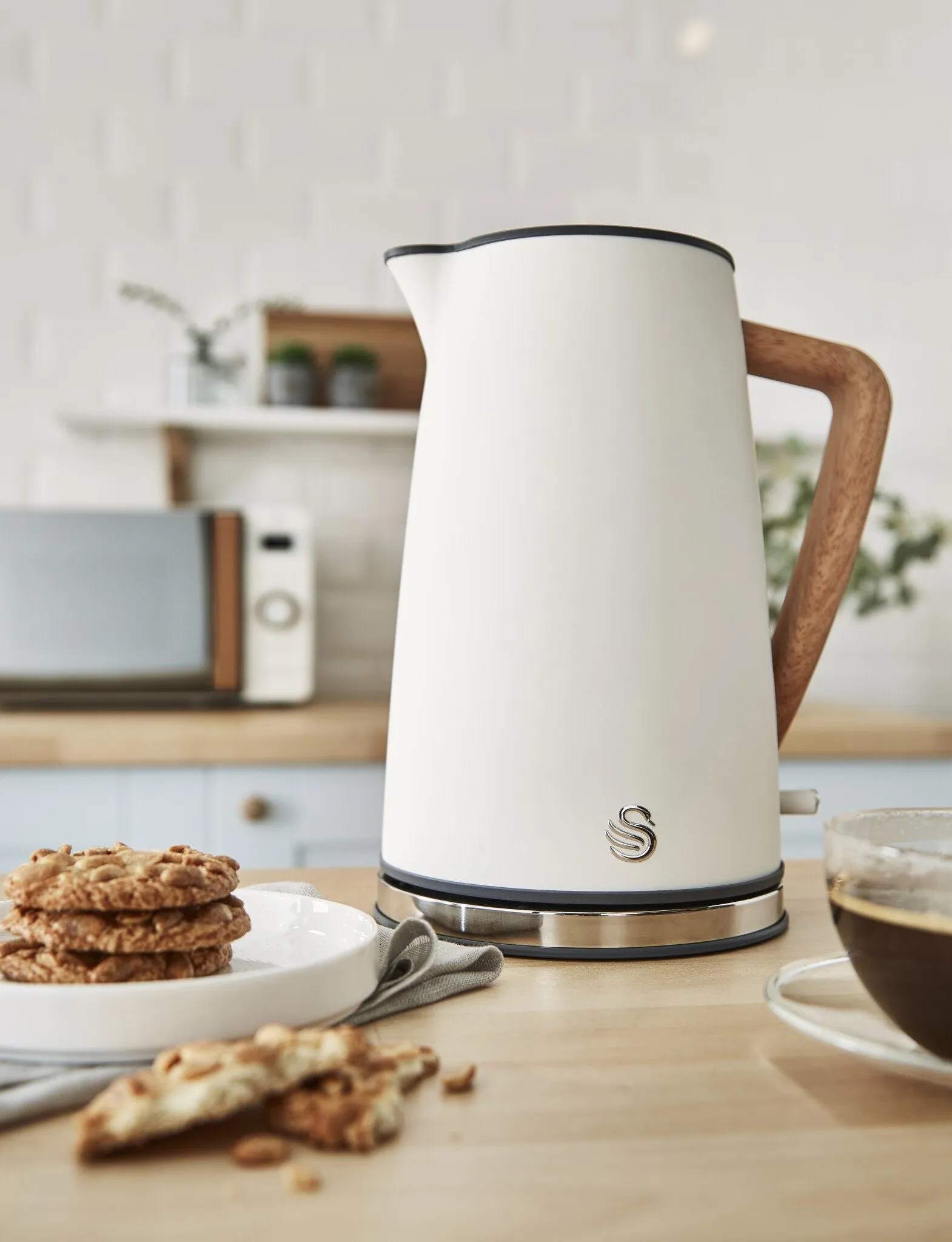 Swan SK14610WHTN electric kettle 1.7 L 3000 W White