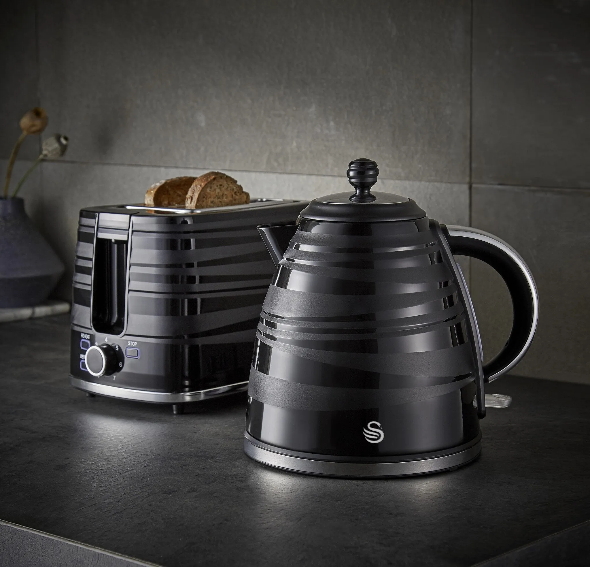 Swan SK31050BN electric kettle 1.7 L 3000 W Black