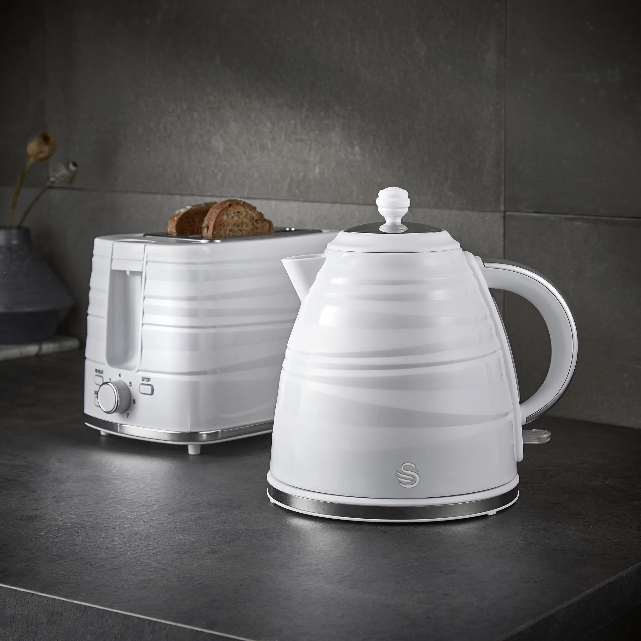 Swan SK31050WN electric kettle 1.7 L 3000 W White