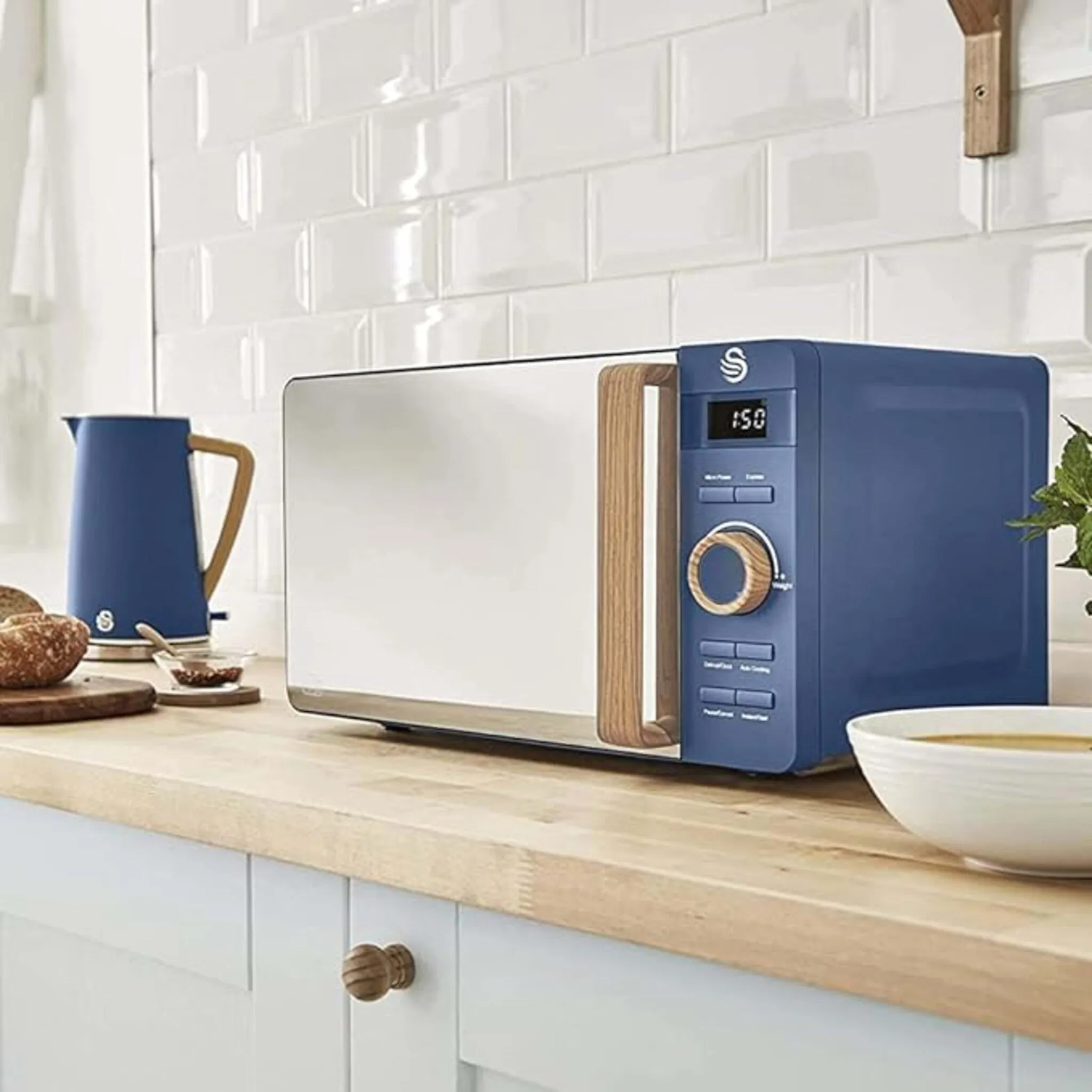 Swan SM22036LBLUN 800W 20L Nordic Digital Microwave - Blue