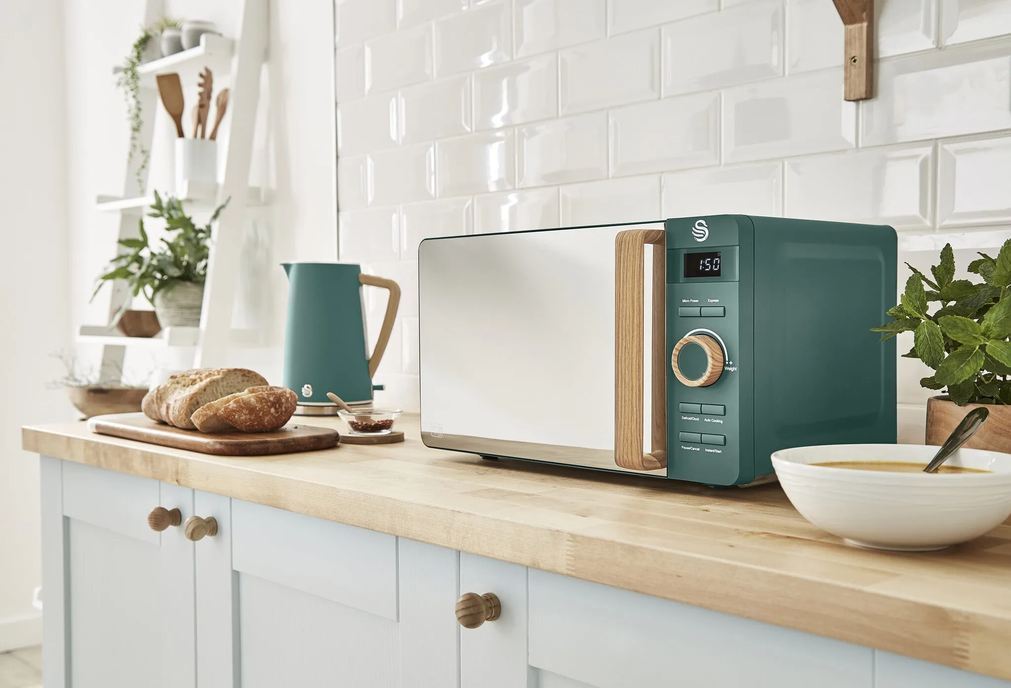 Swan SM22036LGREN 20L 800W Nordic Digital Microwave - Green
