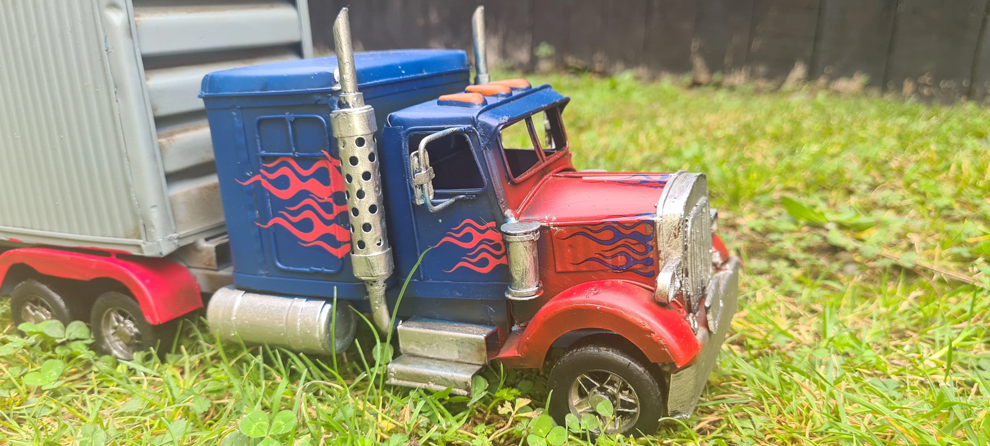 TRUCK TRAILER WITH FLAMES