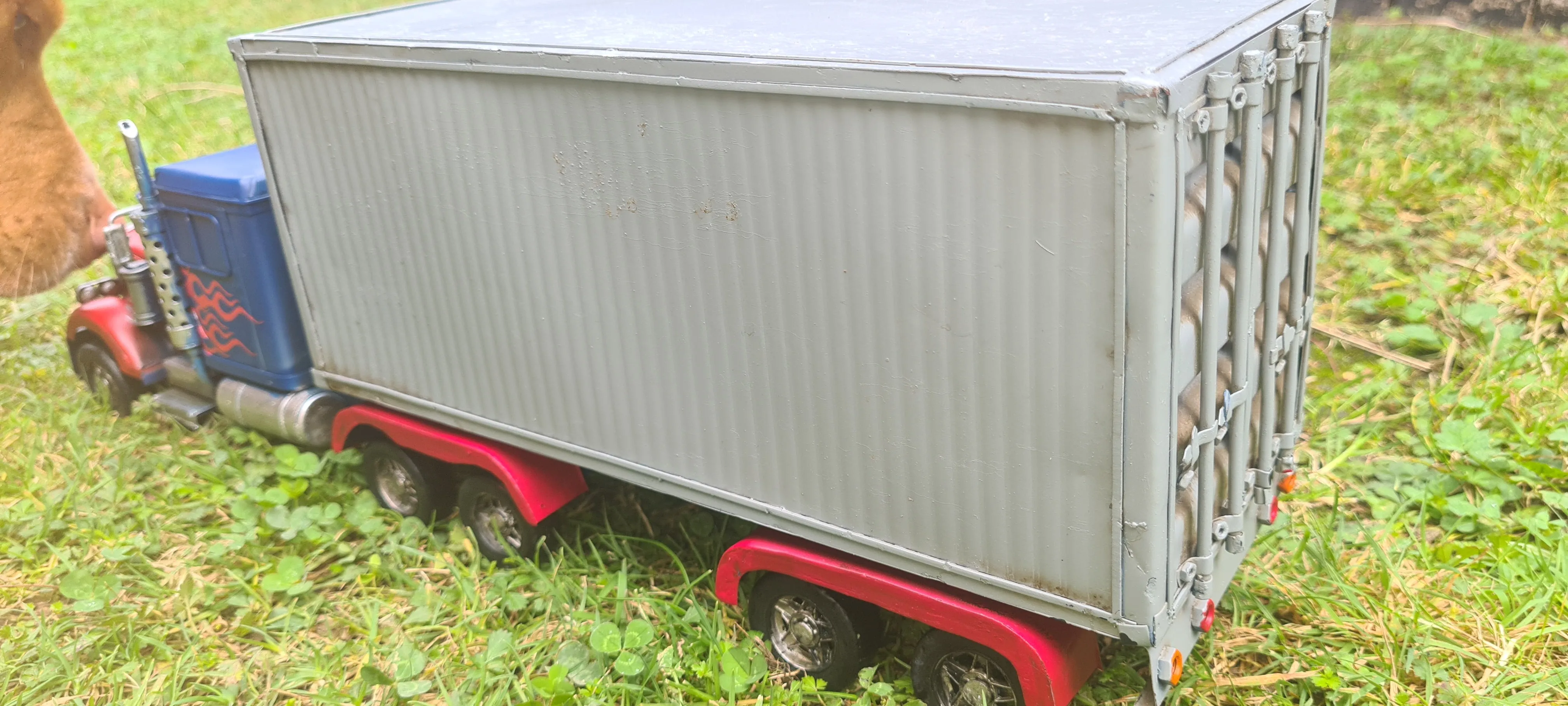 TRUCK TRAILER WITH FLAMES