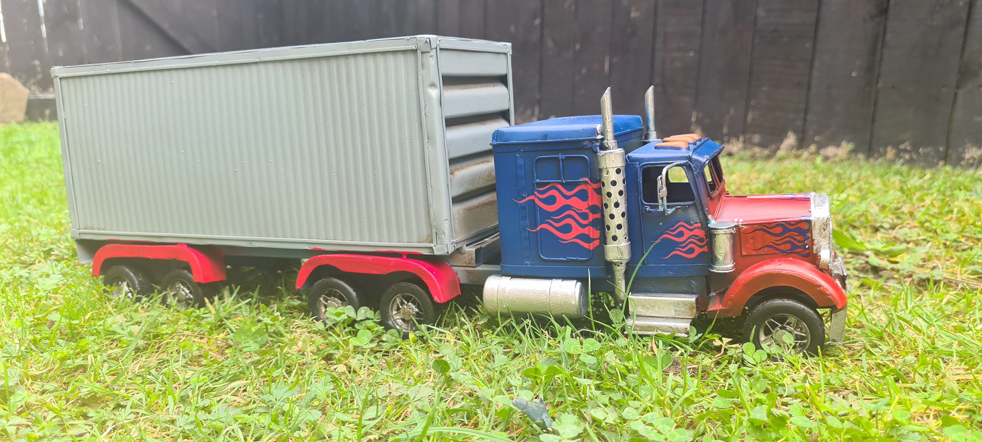 TRUCK TRAILER WITH FLAMES