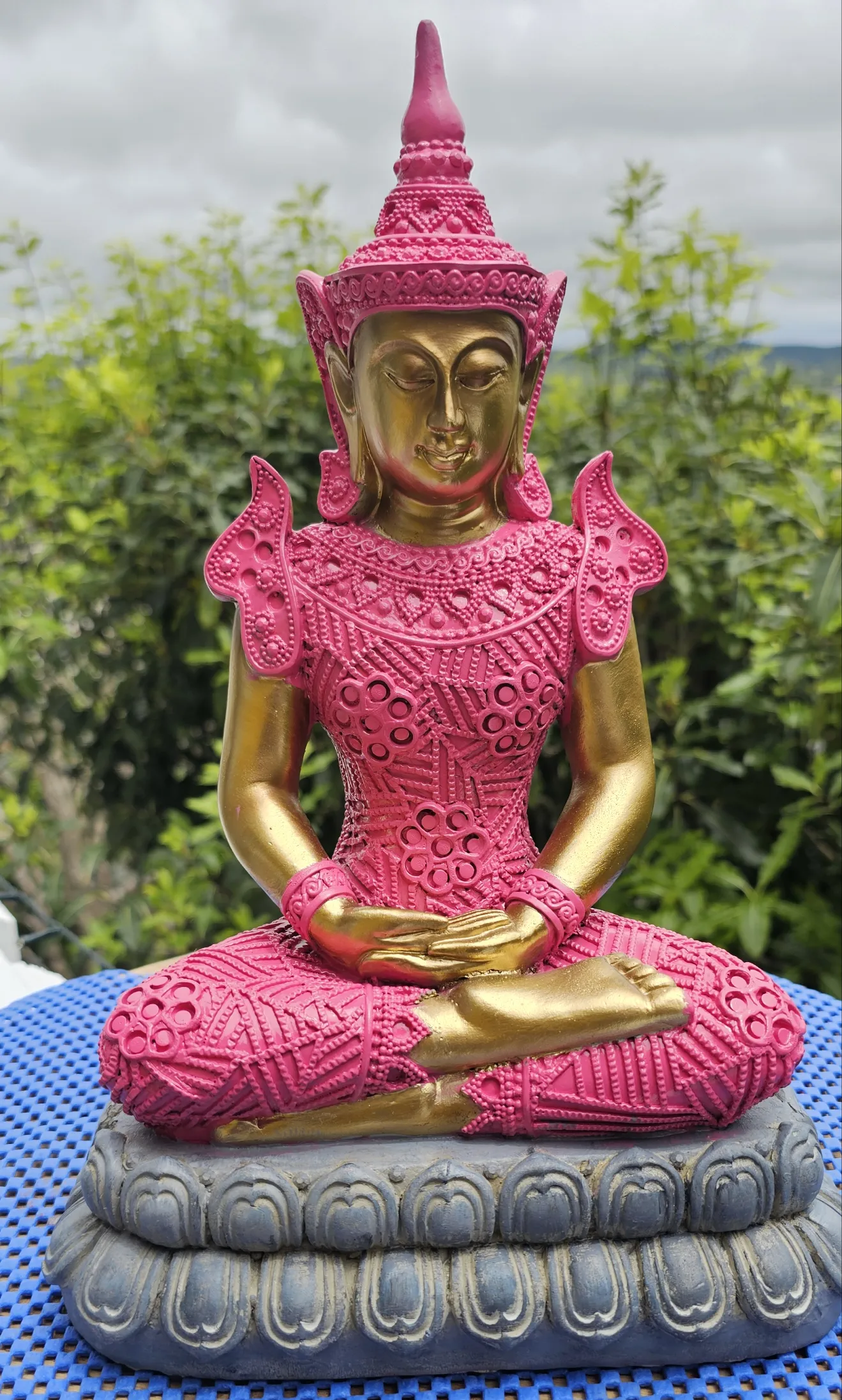 UNIQUE HAND PAINTED LARGE THAI MEDITATING  BUDDHA STATUE